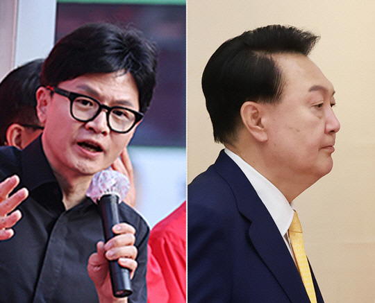 윤석열 대통령과 한동훈(왼쪽) 전 국민의힘 비상대책위원장 겸 제22대 총선 총괄선거대책위원장.<국민의힘 홈페이지 사진·연합뉴스 사진 갈무리>